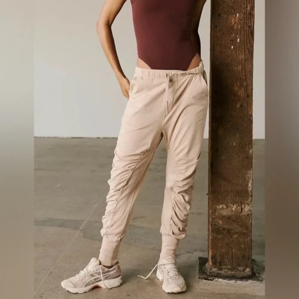 Free People Hot Shot Shirred Pants Small Beige Rematch NWT NEW FP MOVEMENT $78 - Picture 3 of 7